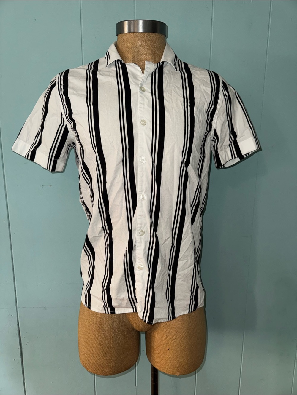 Hollister White Short-Sleeve Button-Down Shirt with Black Vertical Stripes